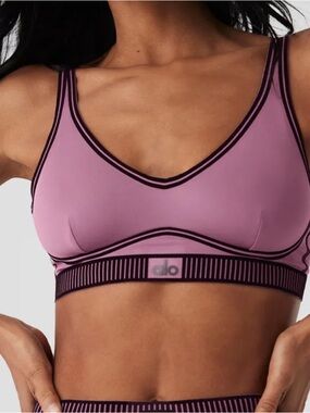 🚨RARE🚨 - Alo Yoga Airlift Line Up Bra - Soft Mulberry - S